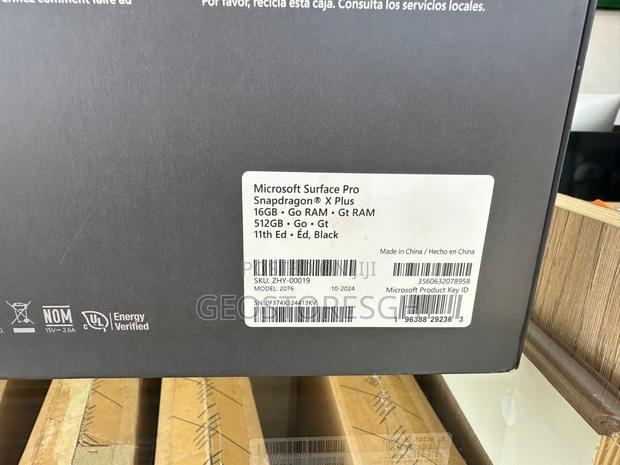 New Microsoft Surface Pro 11th Edition, a Copilot+ PC 16GB SSD 512GB · Photo 4