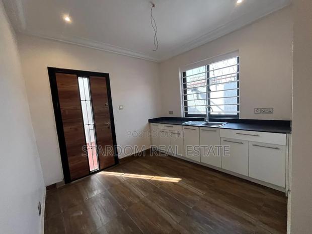 4bdrm Duplex in Adjiriganor for rent · Photo 8