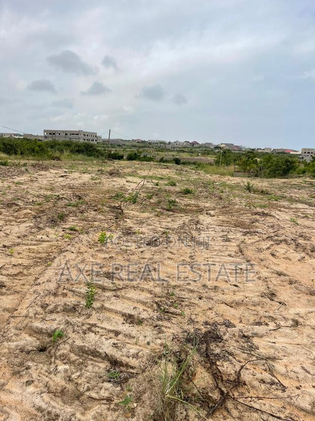 Own a Residential Plots on Discounts Sales · Photo 1
