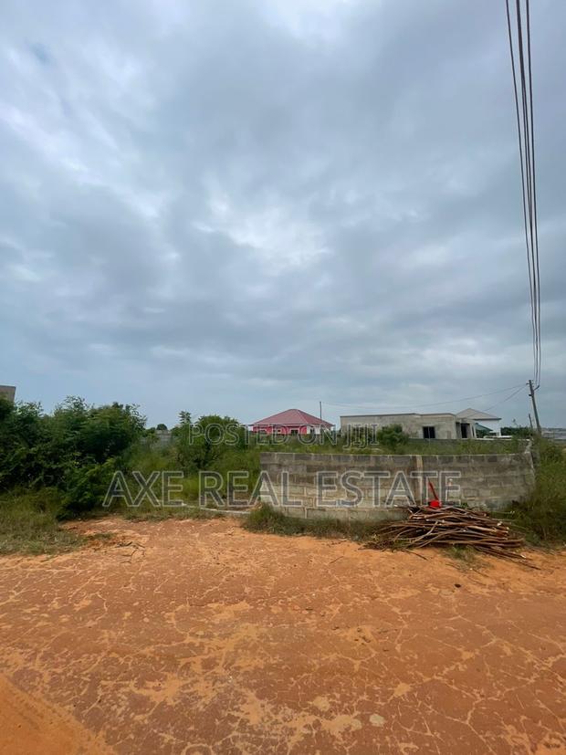 Own a Residential Plots on Discounts Sales · Photo 2