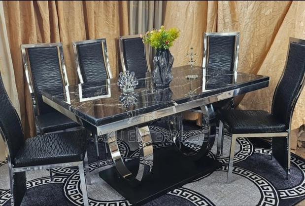 Luxurious Dinning Table With 6 Chairs · Photo 1