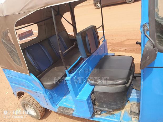 Bajaj RE 2021 Blue · Photo 6