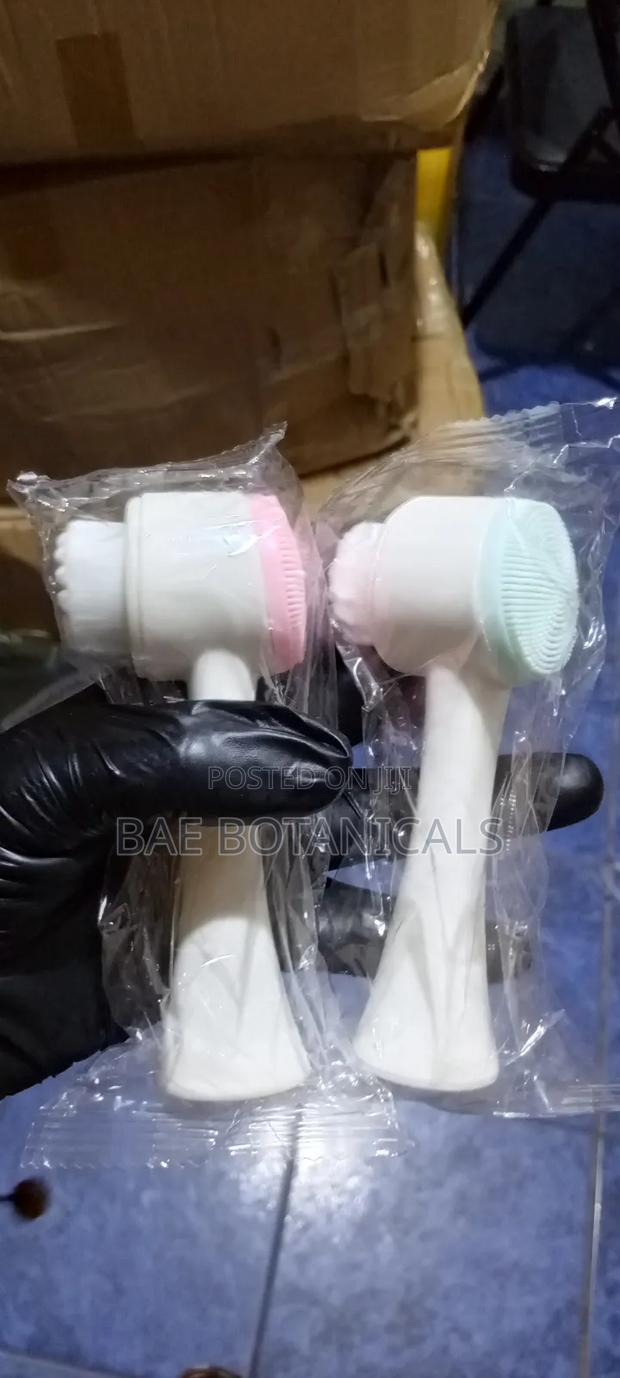 Double Sided Facial Cleansing Brush · Photo 1