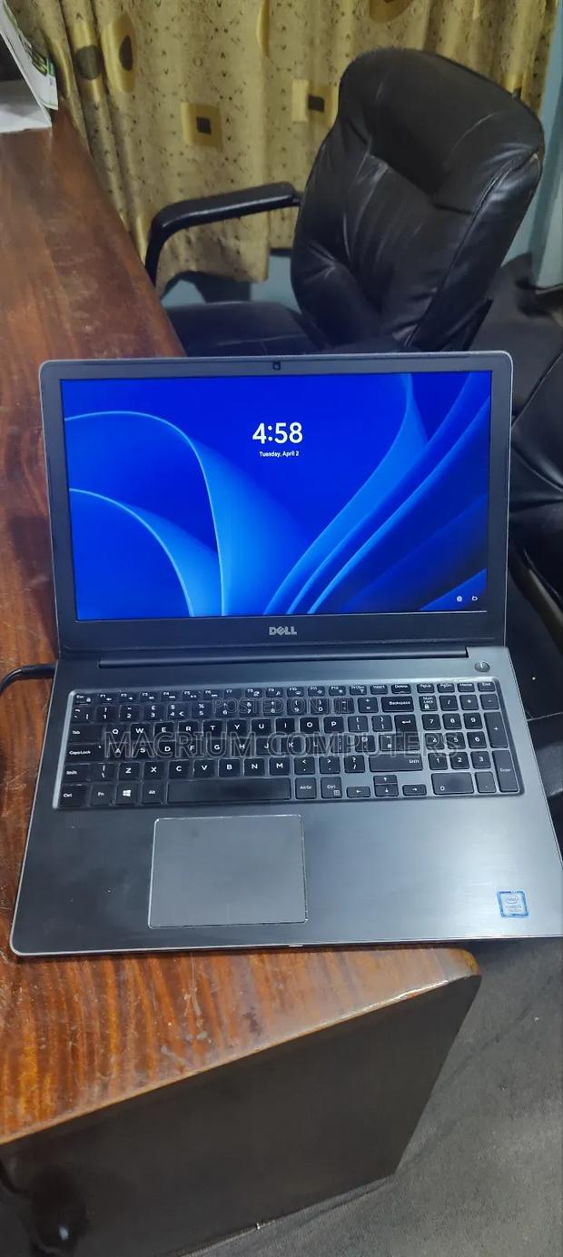 Laptop Dell Vostro 15 5568 8GB Intel Core i5 SSD 256GB · Photo 1