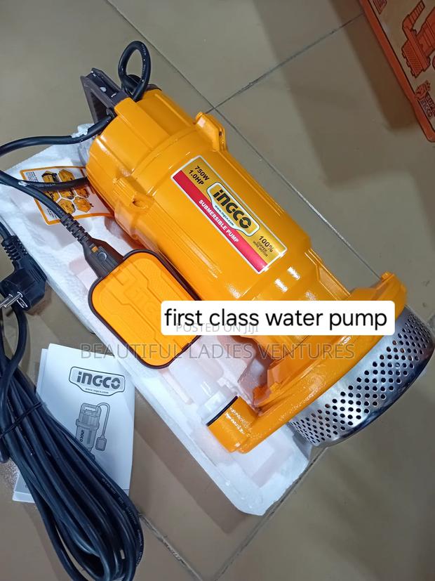 High Coporated Engine Water Pump · Photo 1