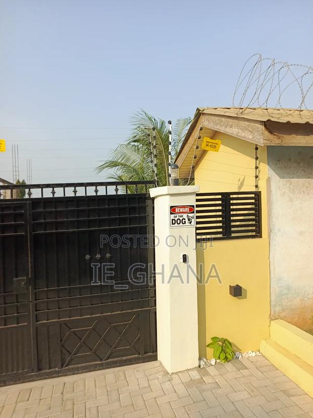 Security Fence Maintenance and Installation · Photo 3