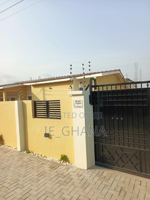 Security Fence Maintenance and Installation · Photo 5