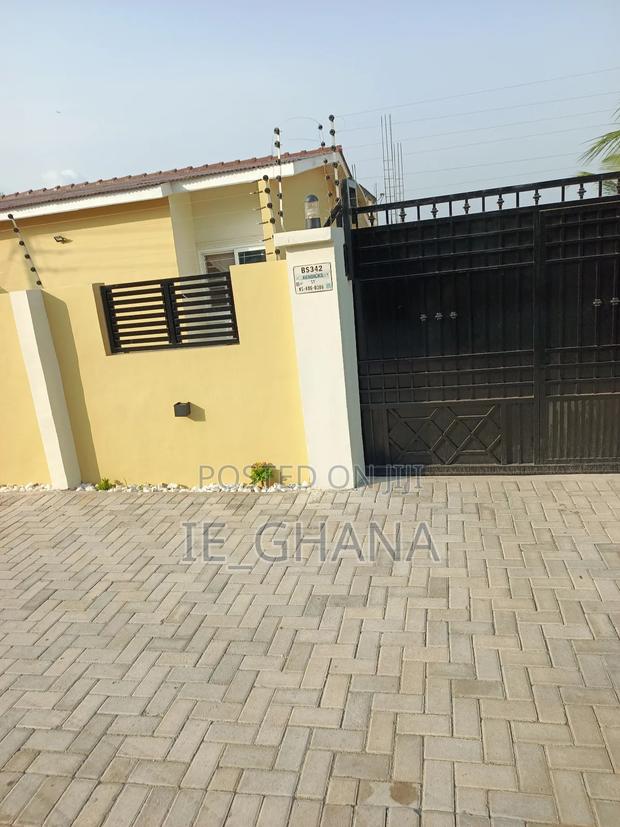 Security Fence Maintenance and Installation · Photo 6