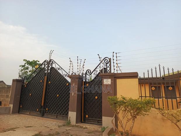 Security Fence Maintenance and Installation · Photo 4