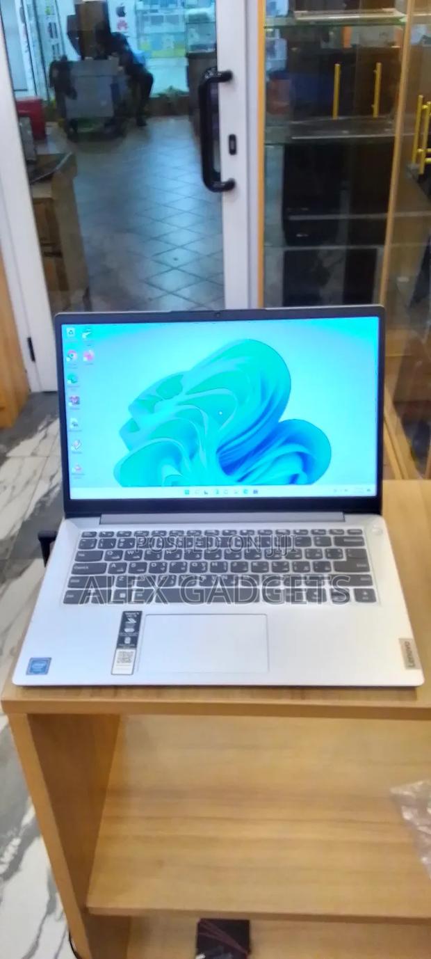 Laptop Lenovo 4GB Intel Celeron SSD 128GB · Photo 1