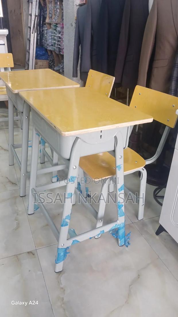Students Table and Chair · Photo 1