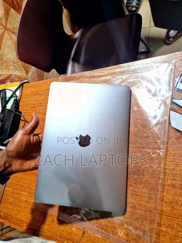 Laptop Apple MacBook Pro 2017 16GB Intel Core i7 SSD 512GB · Photo 1