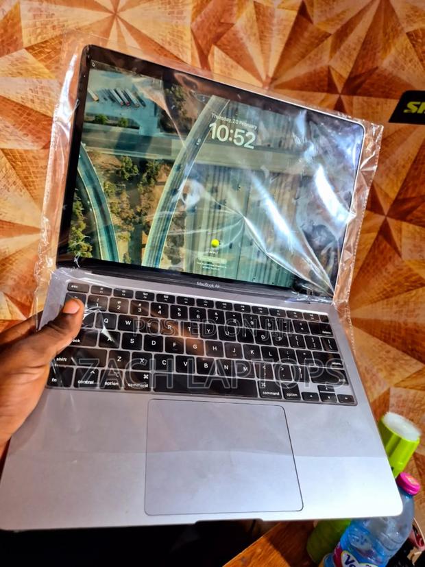Laptop Apple MacBook Air 2020 8GB Intel Core I3 SSD 256GB · Photo 1