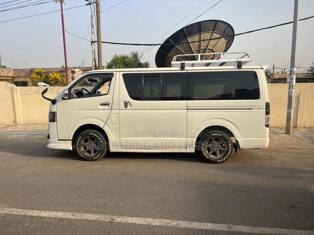 Vans and Busses for Rent · Photo 3