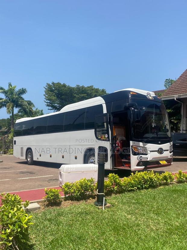 Vans and Busses for Rent · Photo 4