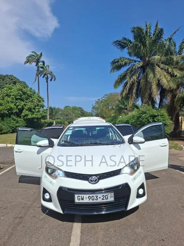 Toyota Corolla 2014 White · Photo 1