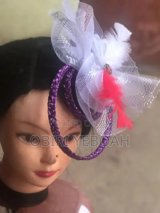 White Fascinator · Photo 1