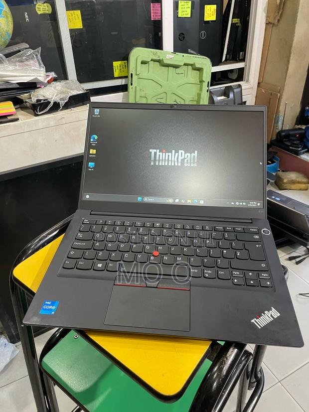 New Laptop Lenovo ThinkPad E14 Gen 5 8GB Intel Core i5 SSD 256GB · Photo 4