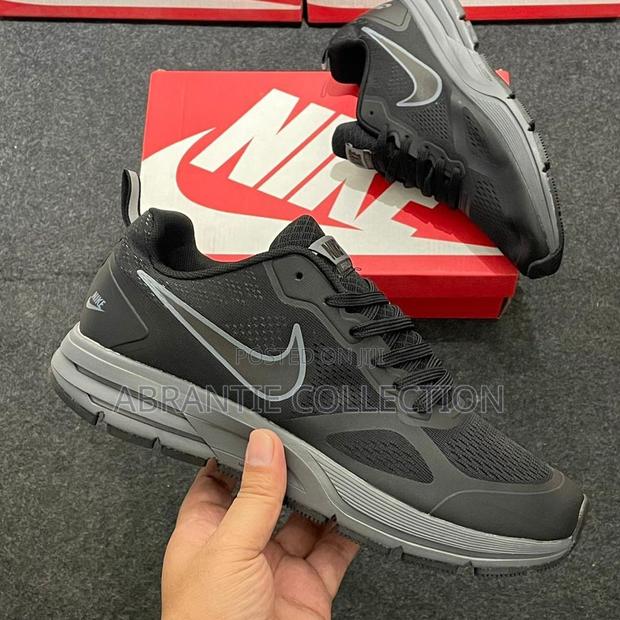 Nike Air Max Unisex Sneaker Black/White · Photo 2