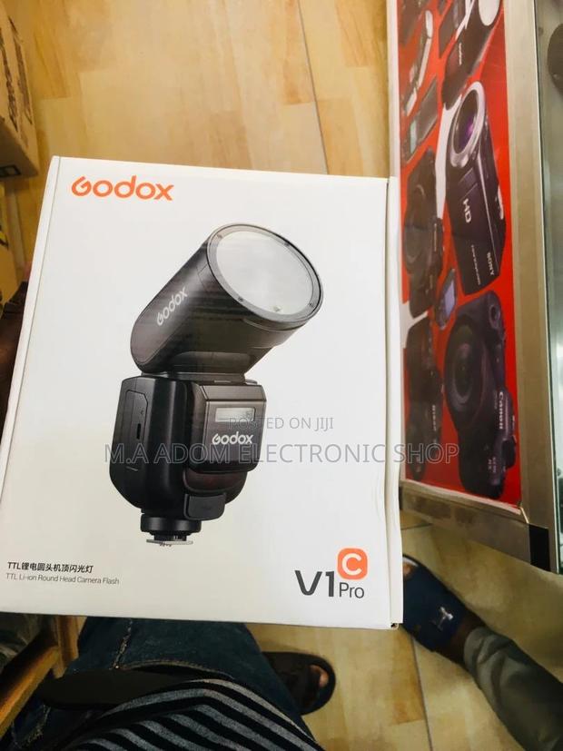 Godox V1 Pro: The Future of on-Camera Flash. · Photo 1