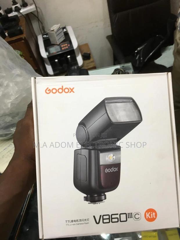 Godox V860III: Unleash Your Creative Potential. · Photo 1