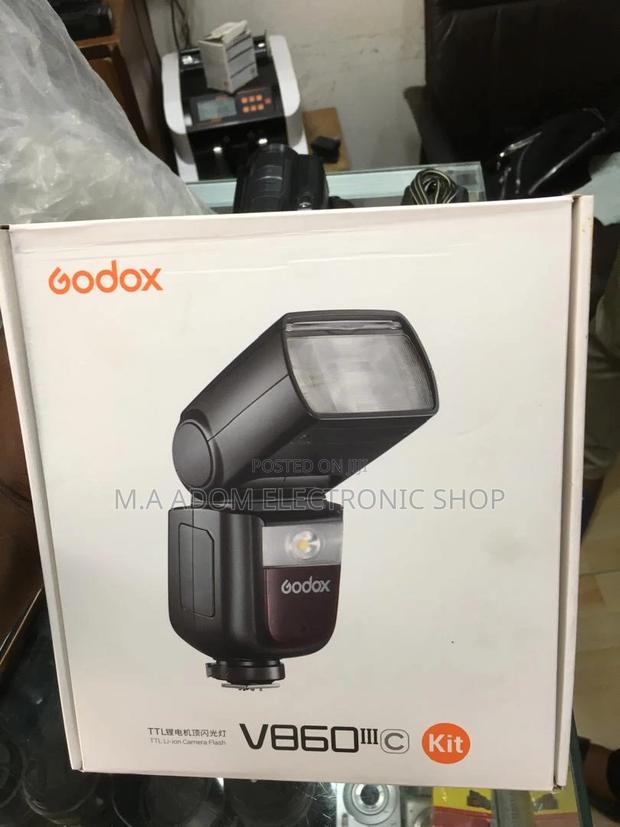 Godox V860III: The Ultimate Speedlite for Every Photographer · Photo 1