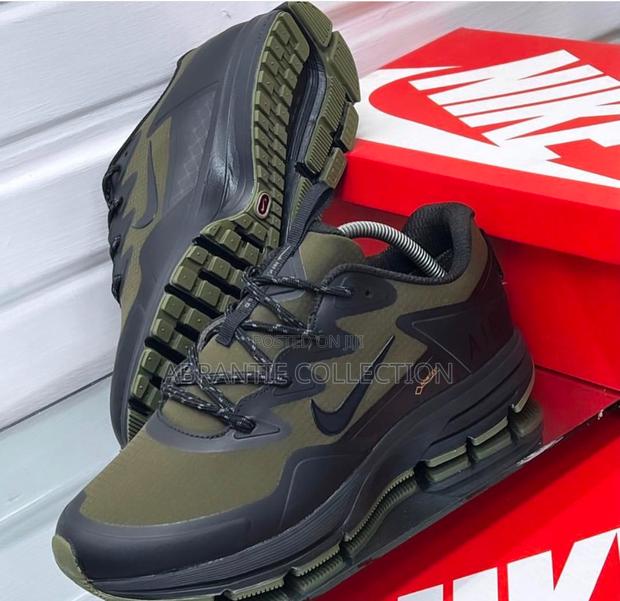 Nike Air Max Shield Goretex Sneakers · Photo 3