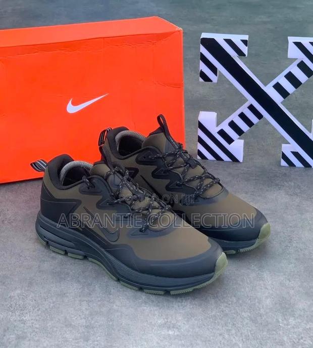 Nike Air Max Shield Goretex Sneakers · Photo 2