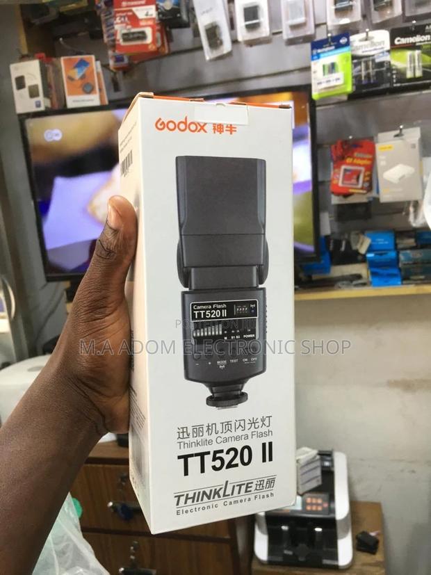 Godox TT520 II: Affordable Power for Stunning Photos · Photo 1