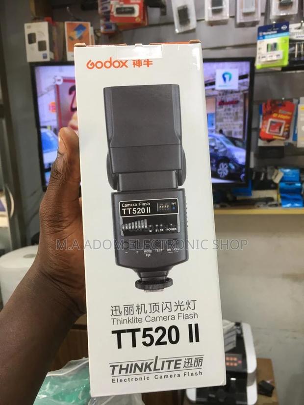 Godox TT520 II: The Flash That Makes Your Photos Pop! · Photo 1