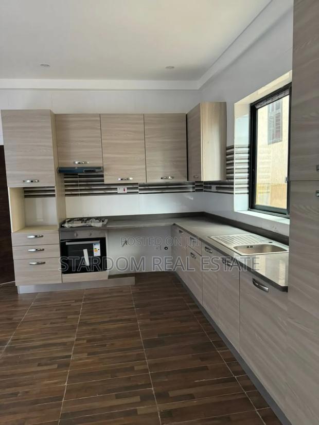 4bdrm Duplex in American House, East Legon for rent · Photo 3