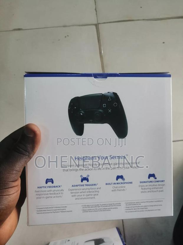 PS5 Controller Brand New Black · Photo 3