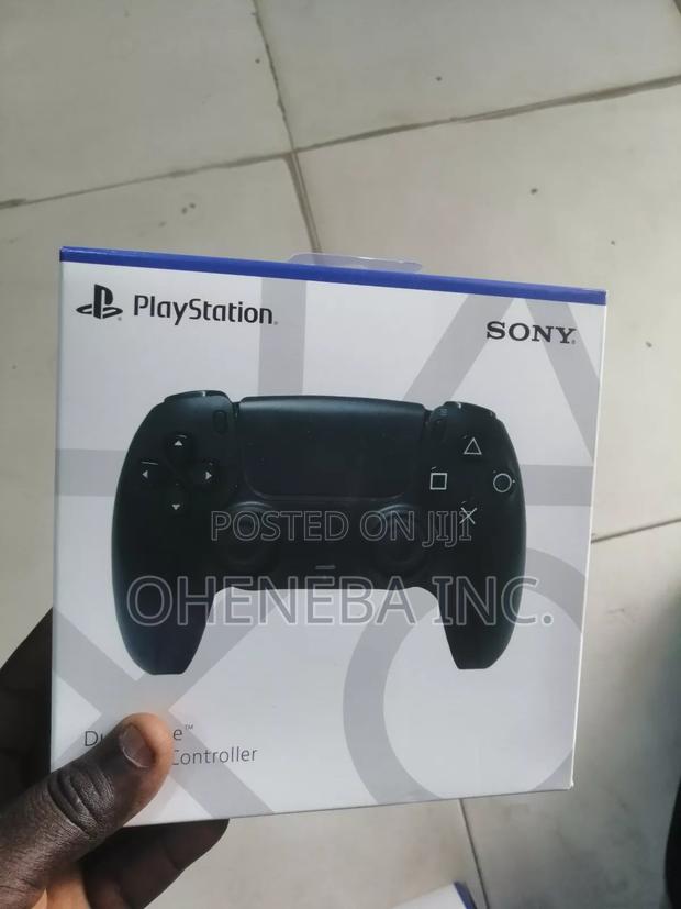 PS5 Controller Brand New Black · Photo 1