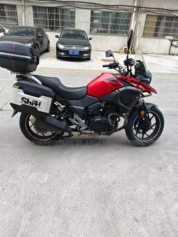 Suzuki V-Strom 2023 Red · Photo 1
