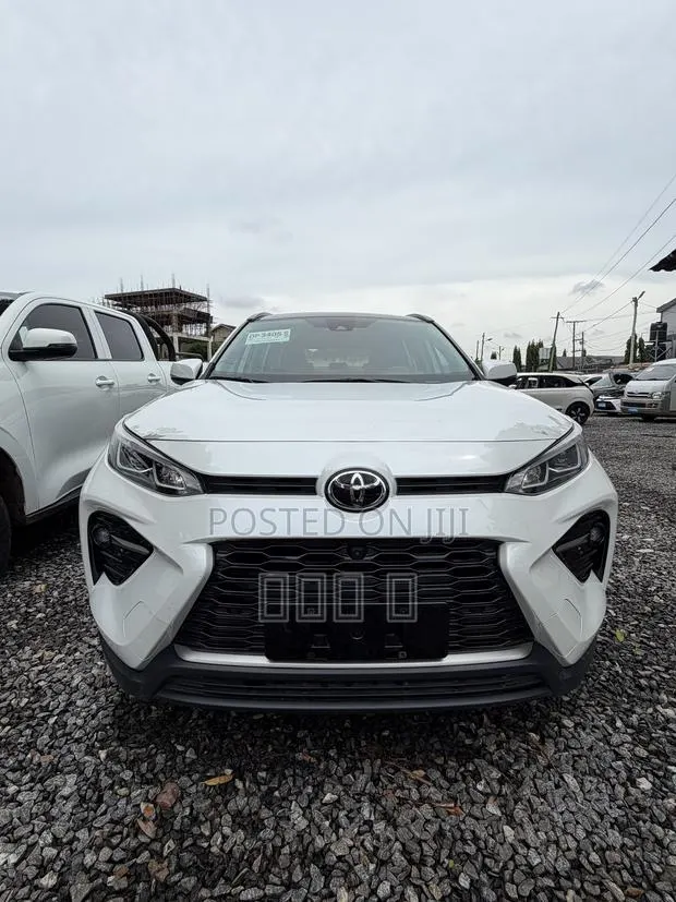 Toyota RAV4 XLE Premium FWD 2023 Black · Photo 1