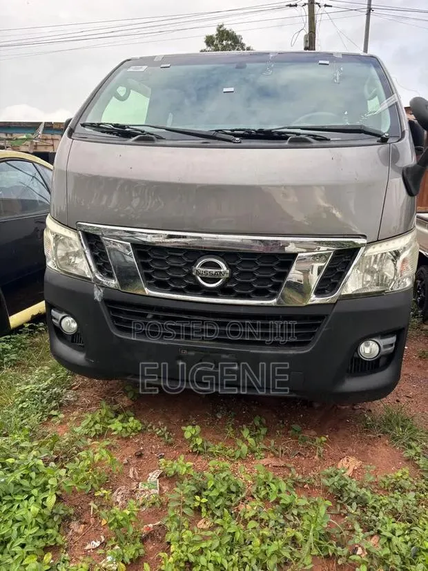 Nissan Caravan 2012 Gray · Photo 1
