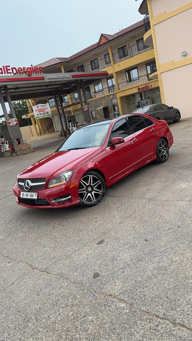 Mercedes-Benz C250 2014 Red · Photo 2