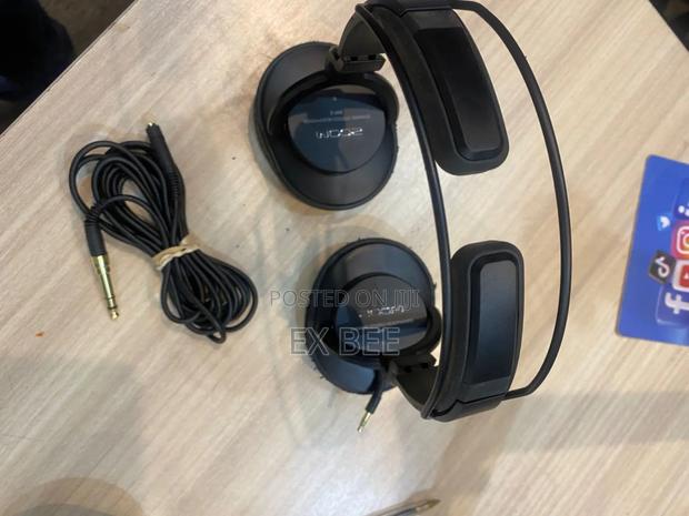 Zoom Zmp1 Studio Headphones · Photo 1