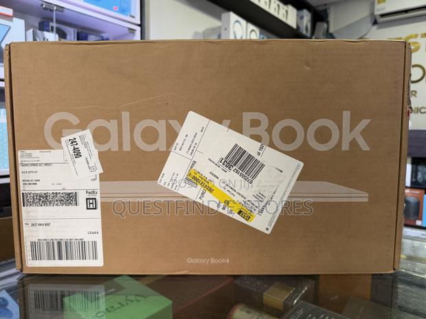 New Laptop Samsung Galaxy Book4 16GB Intel Core Ultra 7 SSD 512GB · Photo 1