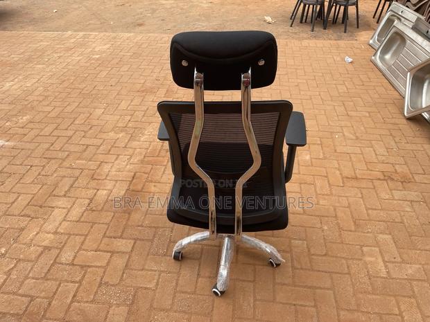 Mesh Ergonomic Office Chair · Photo 3
