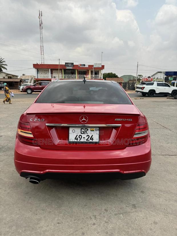 Mercedes-Benz C250 2014 Red · Photo 3