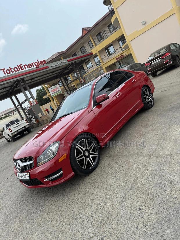 Mercedes-Benz C250 2014 Red · Photo 8