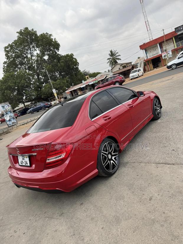 Mercedes-Benz C250 2014 Red · Photo 4