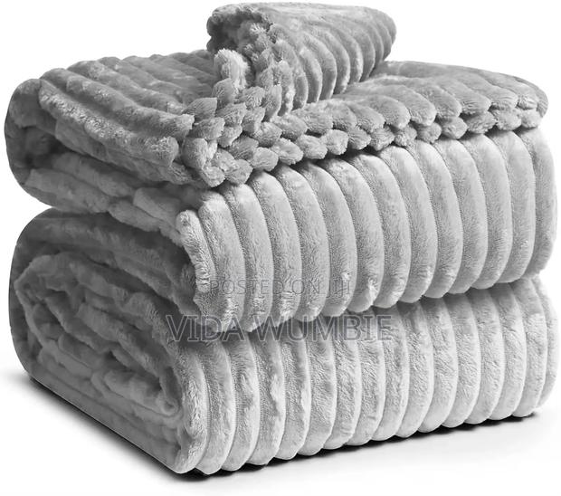 Throw Blanket · Photo 1