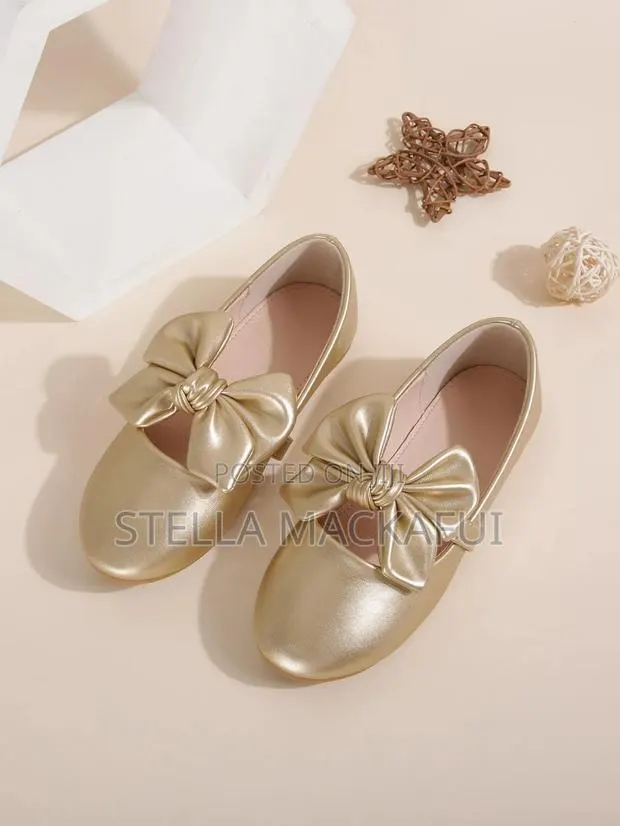 Gold Shoes for Girls in Sizes 31 and 36 Only · Photo 2