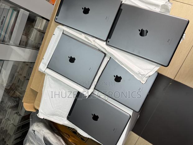 New Apple iPad 10.2 (2021) 64 GB Gray · Photo 2