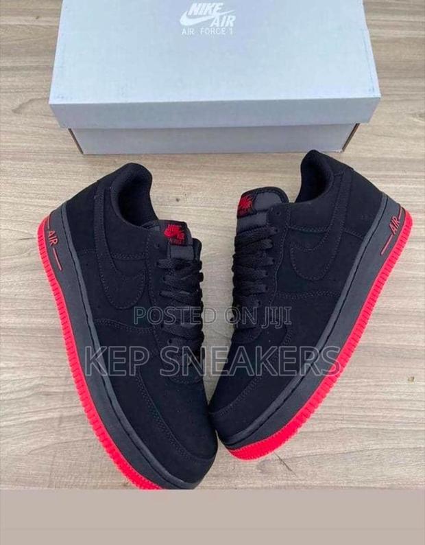 Nike Airforce 1 Black Red · Photo 1
