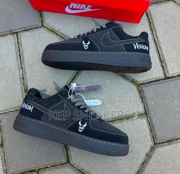 Nike Airforce 1 “Venom” · Photo 1