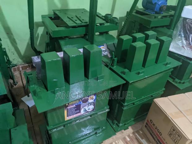 Semi Automatic Concrete Block Machine(REDUCED TO CLEAR)