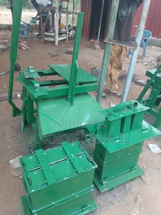 Semi Automatic Concrete Block Machine(REDUCED TO CLEAR) · Photo 5